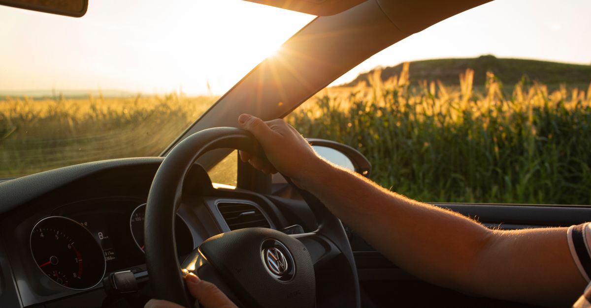 Evaluating Transport Links When Selecting a Driving School