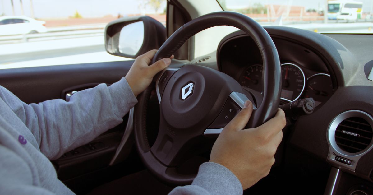 The Importance of Understanding Road Signs and Signals in Driving Lessons